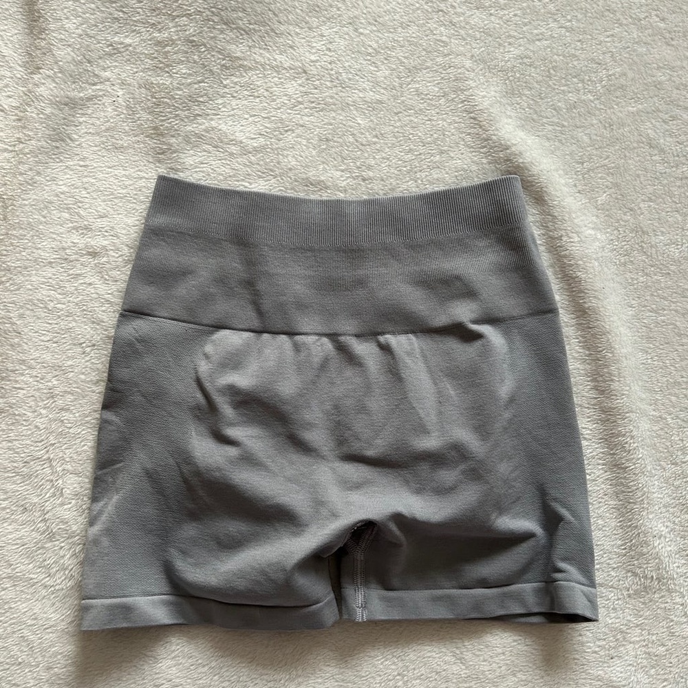 Alphalete Amplify Shorts 3.5” Inseam Thundercloud - Picture 8 of 11